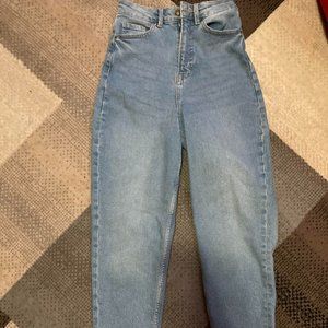 H&M light wash jeans